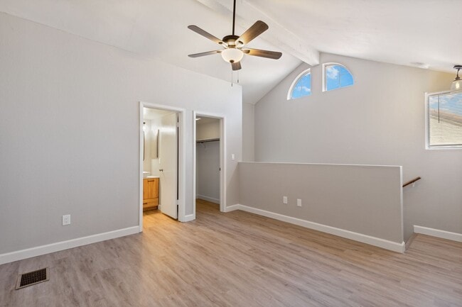 Building Photo - DOWNTOWN MESA APARTMENT!