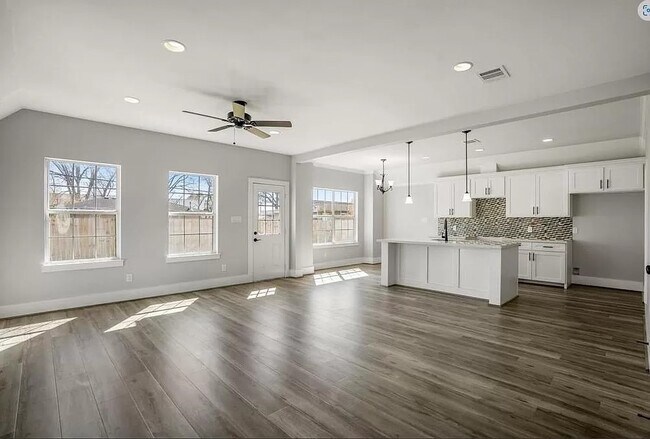 Building Photo - 9815 Bamboo Rd