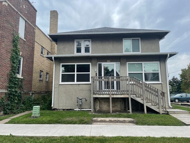 Building Photo - 724 6th Ave N