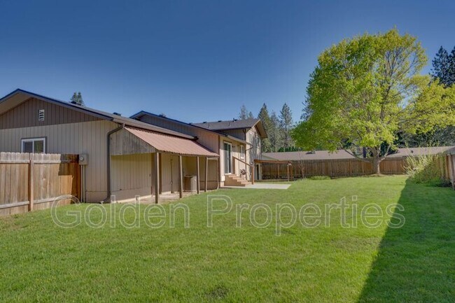 Building Photo - 3703 E Pine Hill Dr