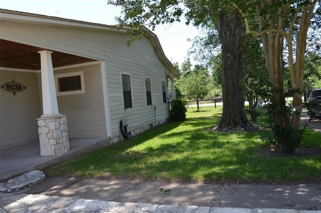 Building Photo - 1410 Field Store Rd