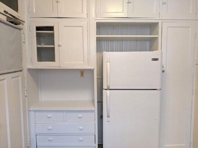 Building Photo - 2 bedroom in Evanston IL 60202