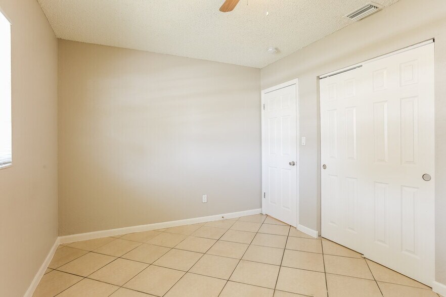 Building Photo - 357 NW 6th Ct