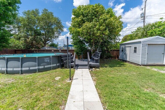 Building Photo - 20440 NW 20th Ct