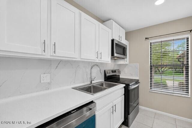 Building Photo - 838 Lawnwood Ave NE