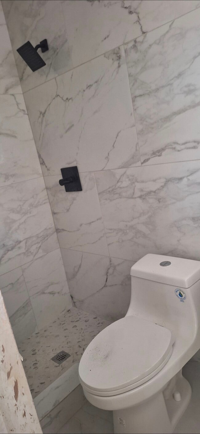 Building Photo - 1201 NE 159th St