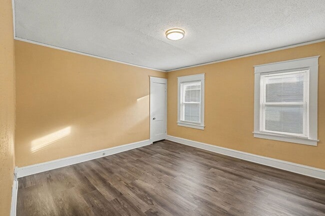 Building Photo - Beautiful 2 Bedroom 1 Bathroom house in Kansas City!