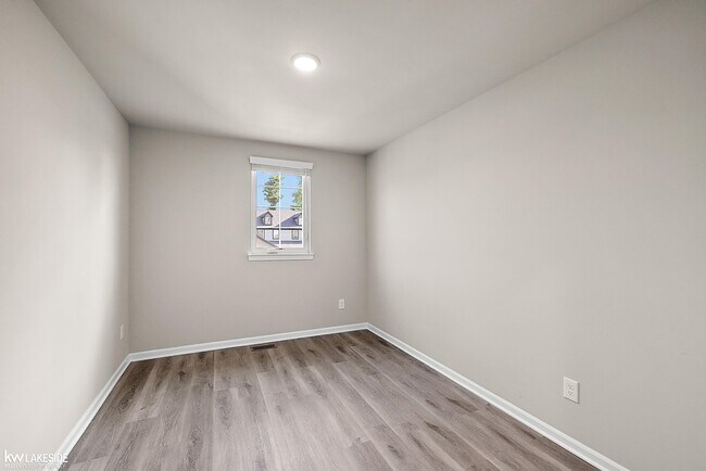 Building Photo - 28280 Delano Dr