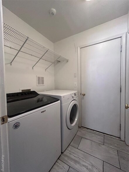 Building Photo - 551 Cherry Grove Rd