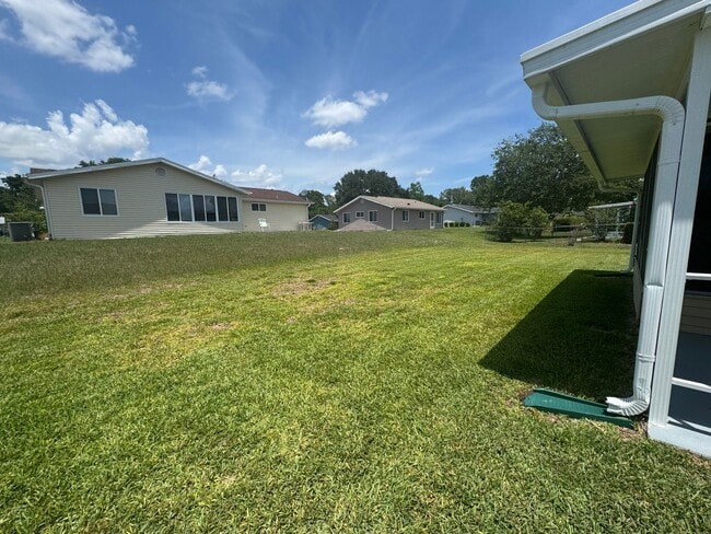 Building Photo - Charming 2/1 Home in Oak Run 55+ Community...