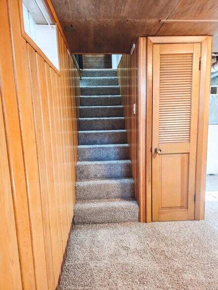 Downstairs - 1008 W Singing Woods Rd