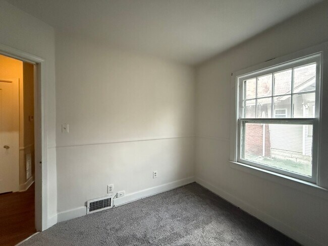 Building Photo - Riverside 4 Bedroom 3 Bathroom