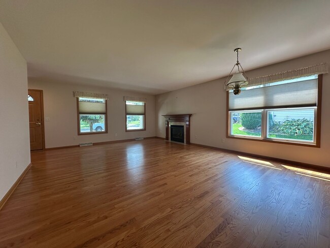 Building Photo - 7006 Parker Hill Dr