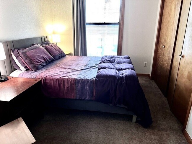Building Photo - Long Term Rental- 549C Rainbow Village