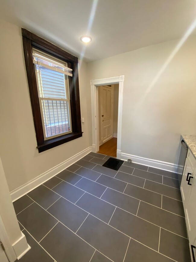 Building Photo - 1708