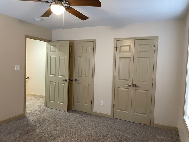 Building Photo - 1304