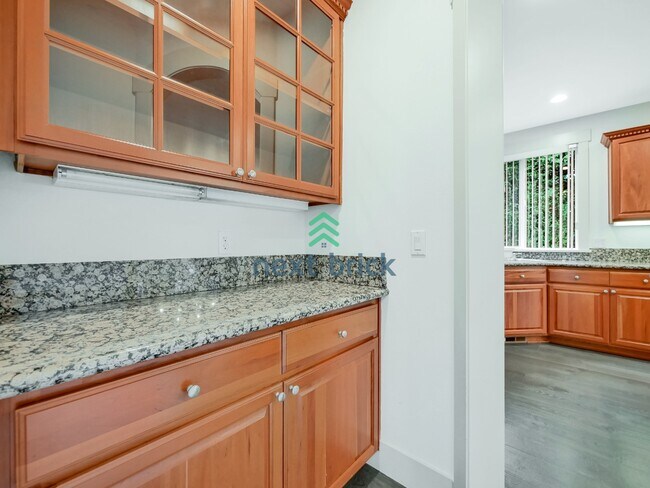 Building Photo - 4 bedroom, 2.5 Bathroom, 3 car garage Craftsman style home in Bellevue, WA