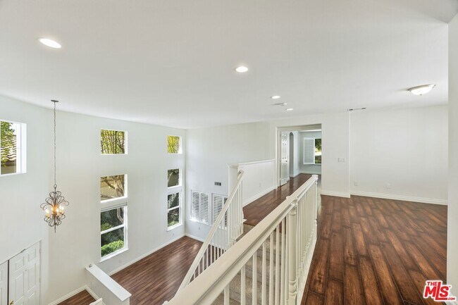 Building Photo - 2909 Venezia Ln