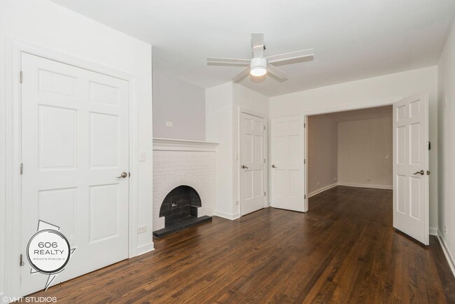 Building Photo - Hot Logan Square Apartments!