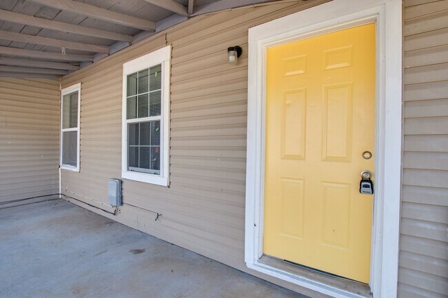 Building Photo - 3701-3703 Fairview St SW