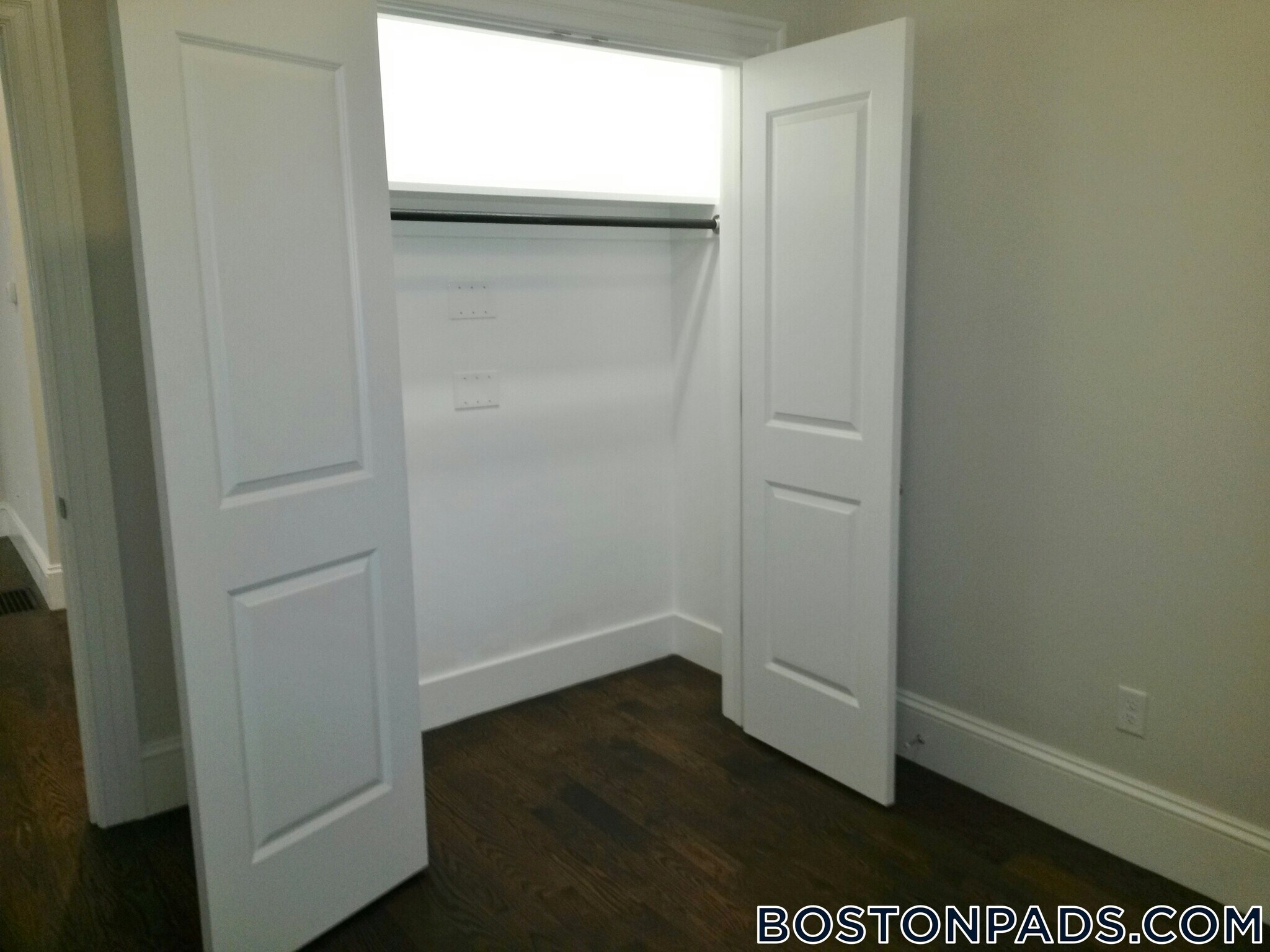 Building Photo - 2044 Beacon St