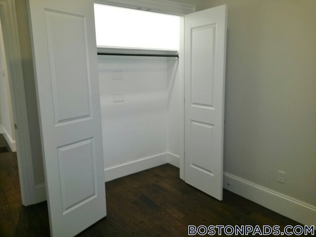 Building Photo - 2044 Beacon St