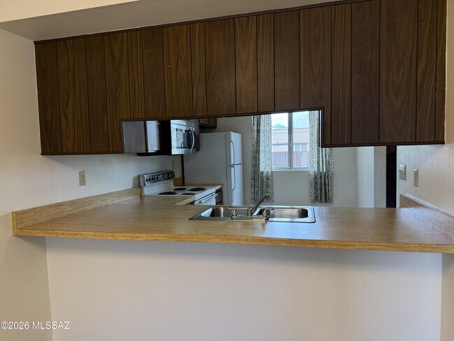 Building Photo - 964 S Pantano Rd