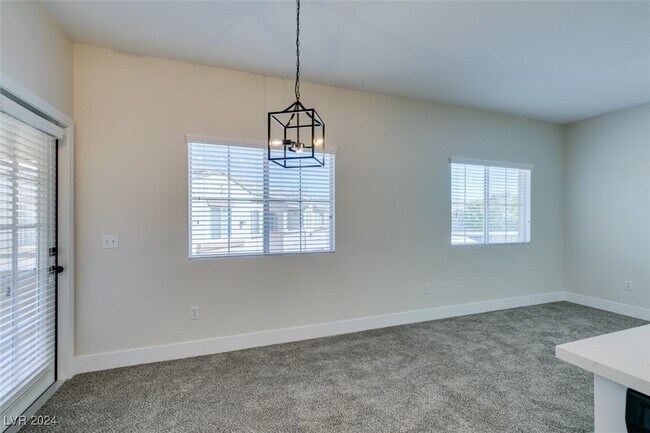 Building Photo - 3400 Cabana Dr
