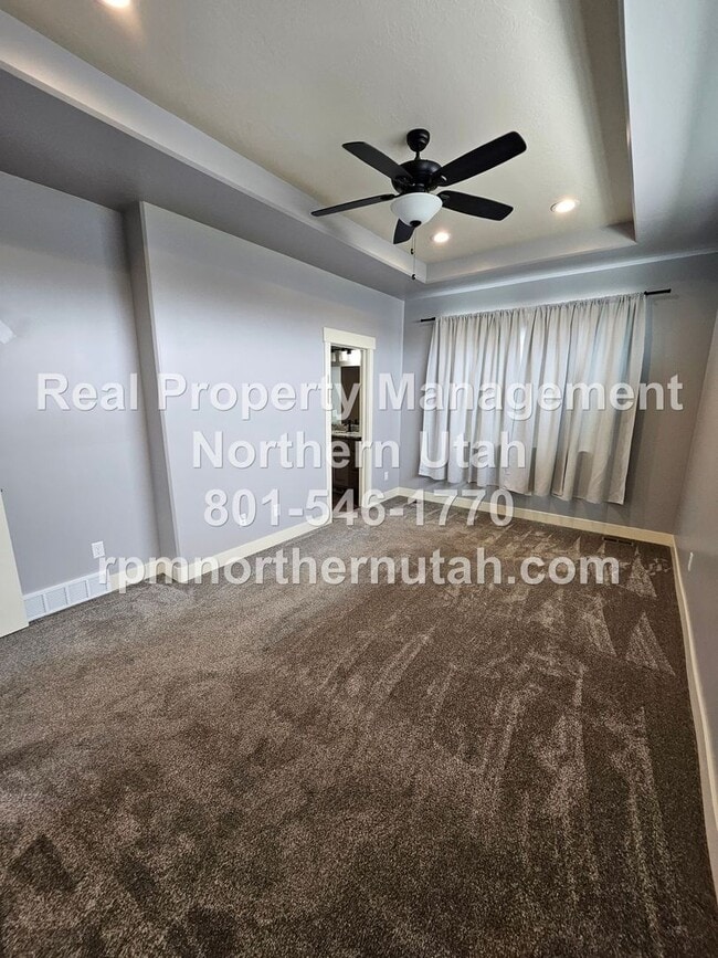 Building Photo - 3 Bedroom 2 Bath Duplex in Perry Now Avail...