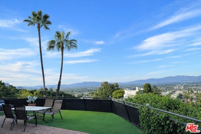 Building Photo - 3641 Sunswept Dr