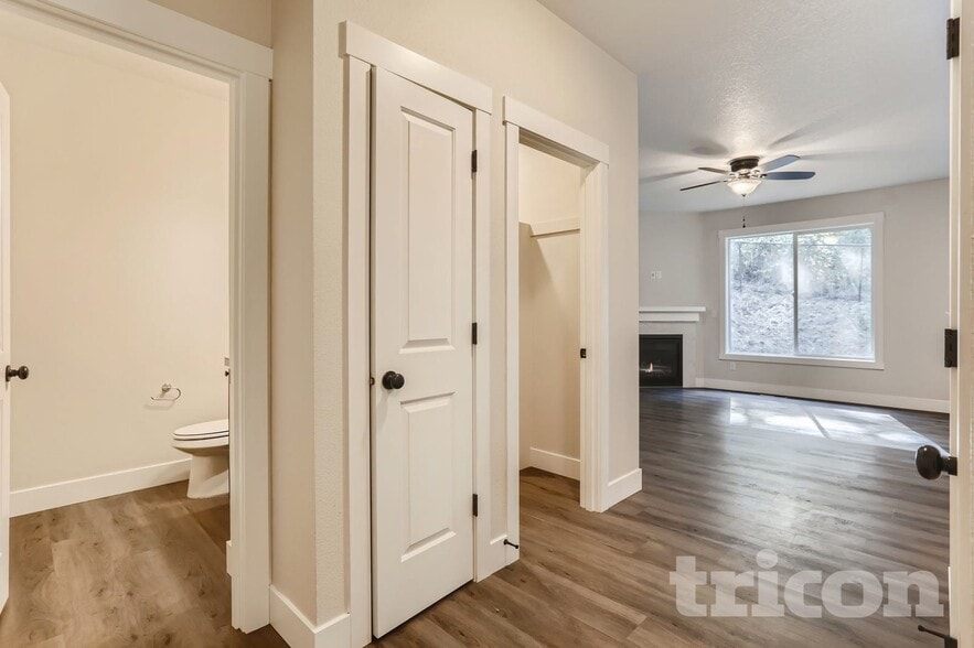 Building Photo - 1307 NE 70th St