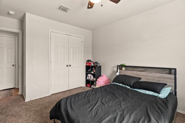 Building Photo - 310 Saddleback Trl