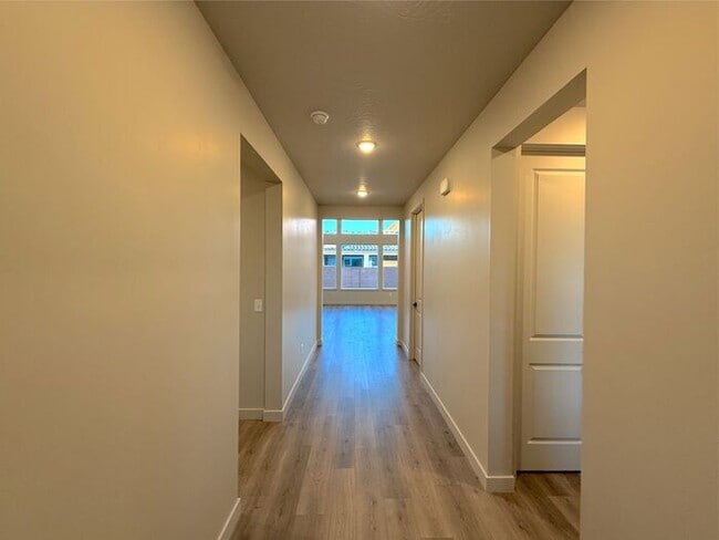 Building Photo - New 3 bed, 2.5 bath with 2 car garage home