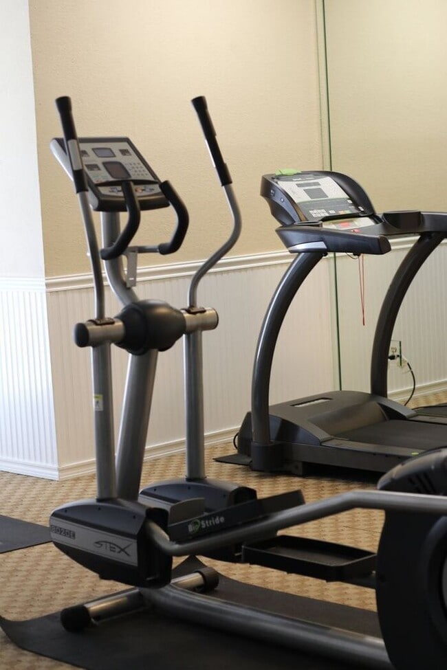 Building Photo - LIKE NEW!!!! 2 Bedroom/2 Bath Condo!! Available Now In Casselberry!!