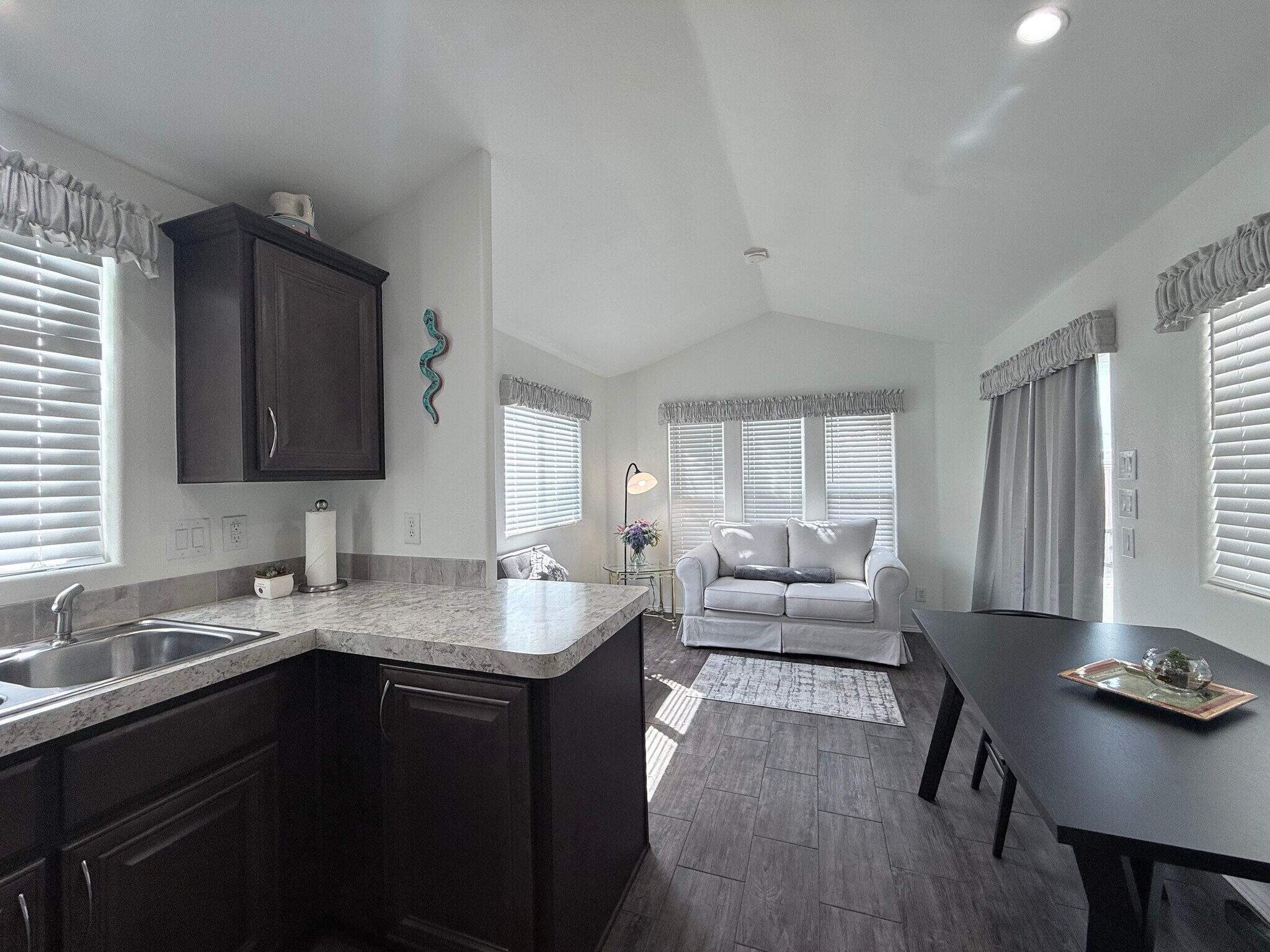 Building Photo - 925 N Plaza Dr