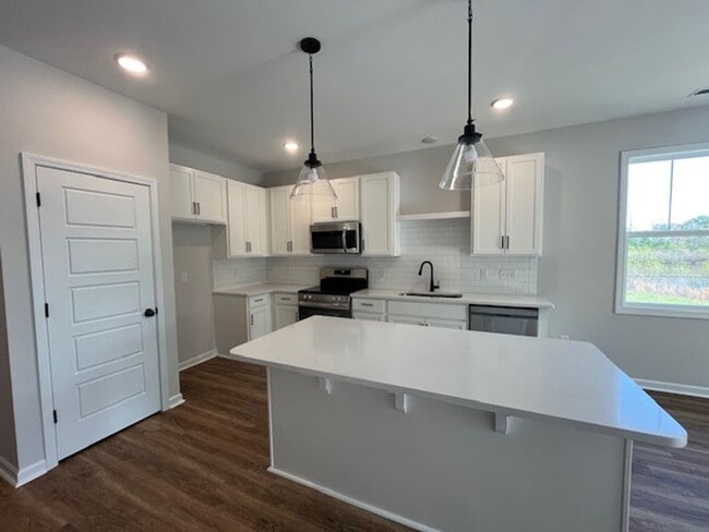 Building Photo - 8405 Paramount Point