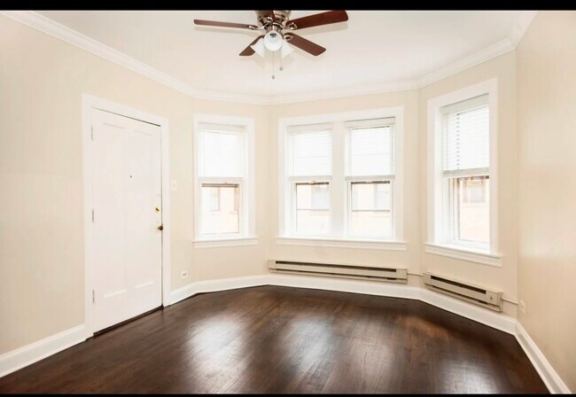 Building Photo - 3817 N Greenview Ave