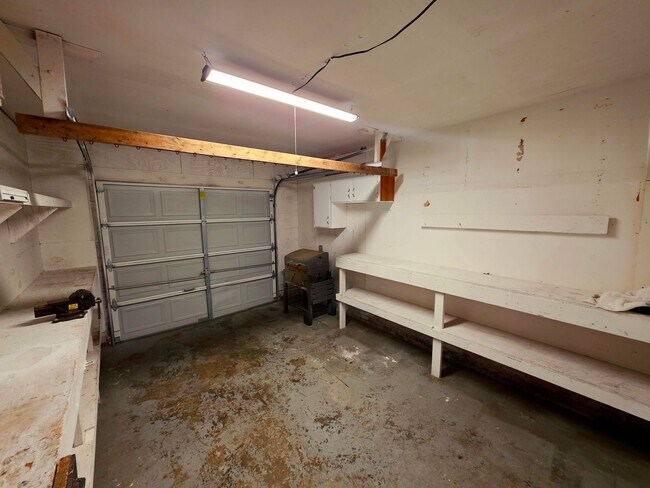 Building Photo - Nicely updated 3 bedroom, 2 bath home with 1-car garage