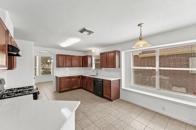 Building Photo - 25107 Clover Ranch Dr