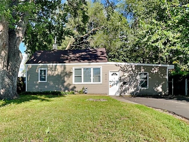 Primary Photo - 8107 Pillsbury Ave S