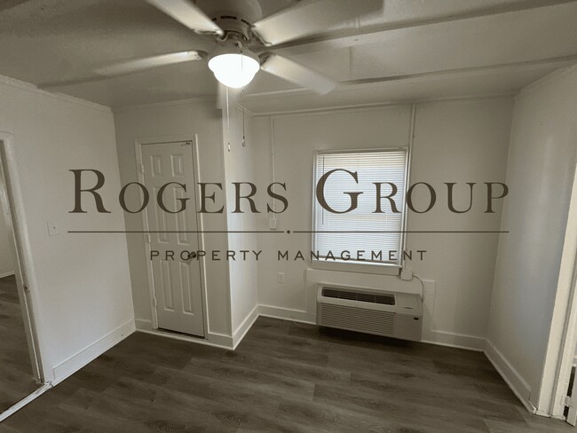 Building Photo - #450 - 914-916 Water St Duplex