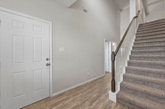 Building Photo - 18101 Woodpecker Trl