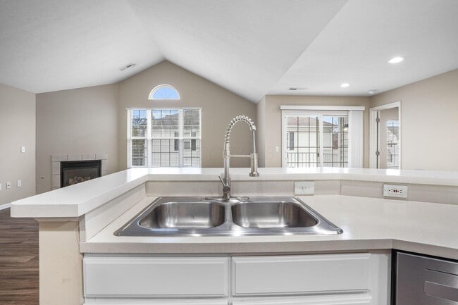 Building Photo - 5027 Stratford Pine Ln