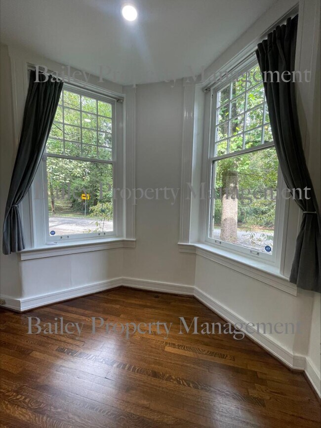 Building Photo - 2541 Cherokee Pkwy