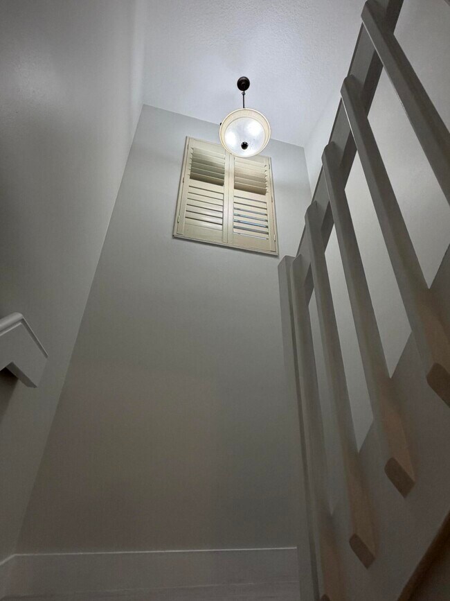 Building Photo - 1343 Lake Breeze Dr