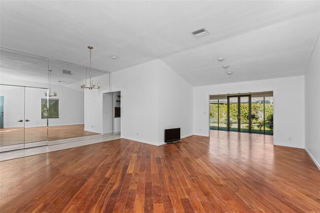 Building Photo - 5051 Pine Dr