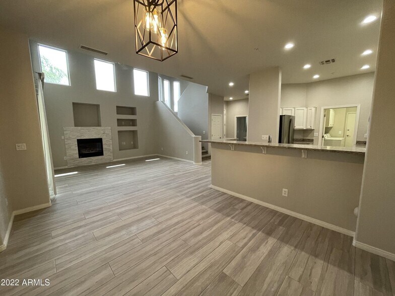 Building Photo - 16420 N Thompson Peak Pky