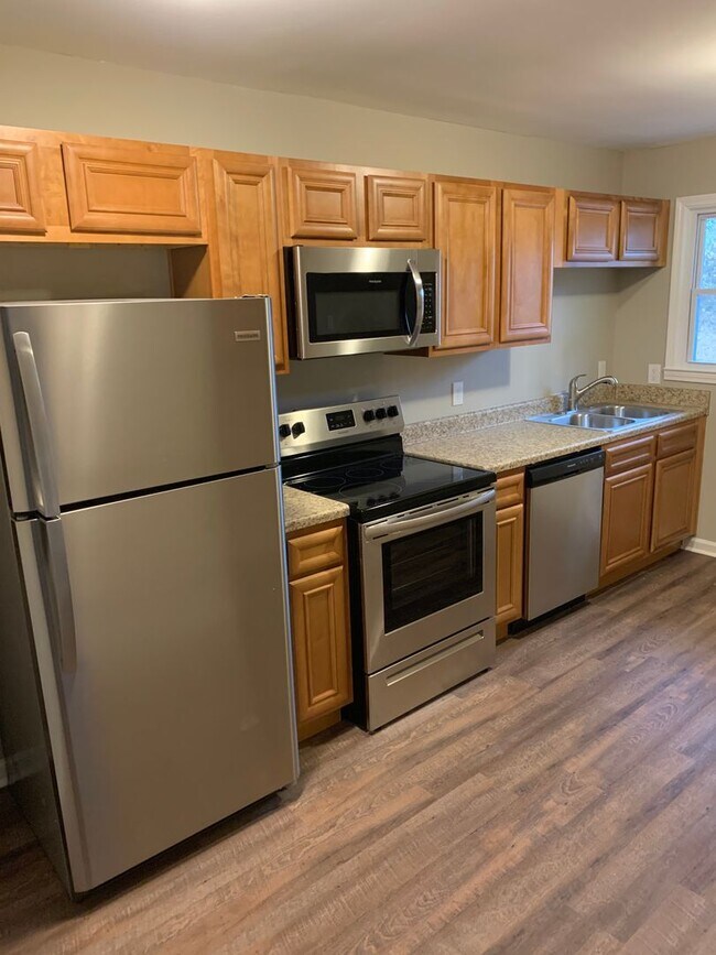 Building Photo - 20 Mary Ella Dr