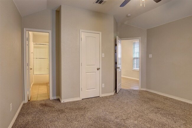 Building Photo - 5916 Round Up Ln