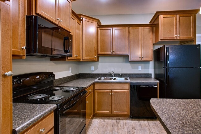 Building Photo - 2202 Cedarbrook Ct